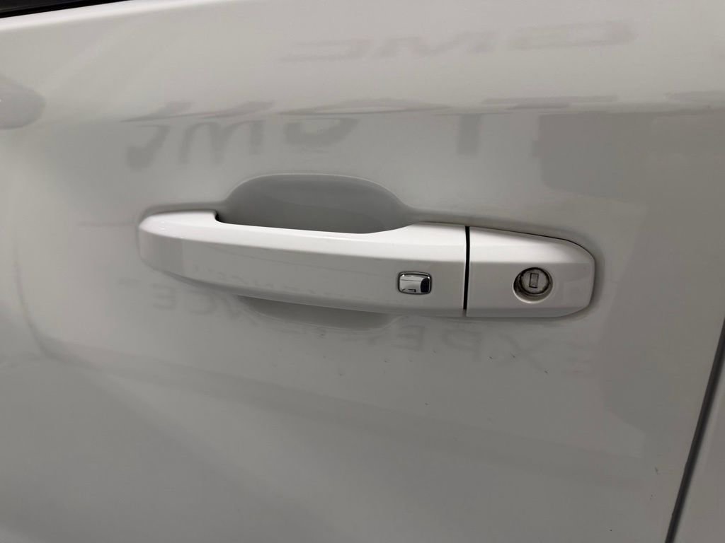 Used 2024 Chevrolet Silverado 1500 LT image 3