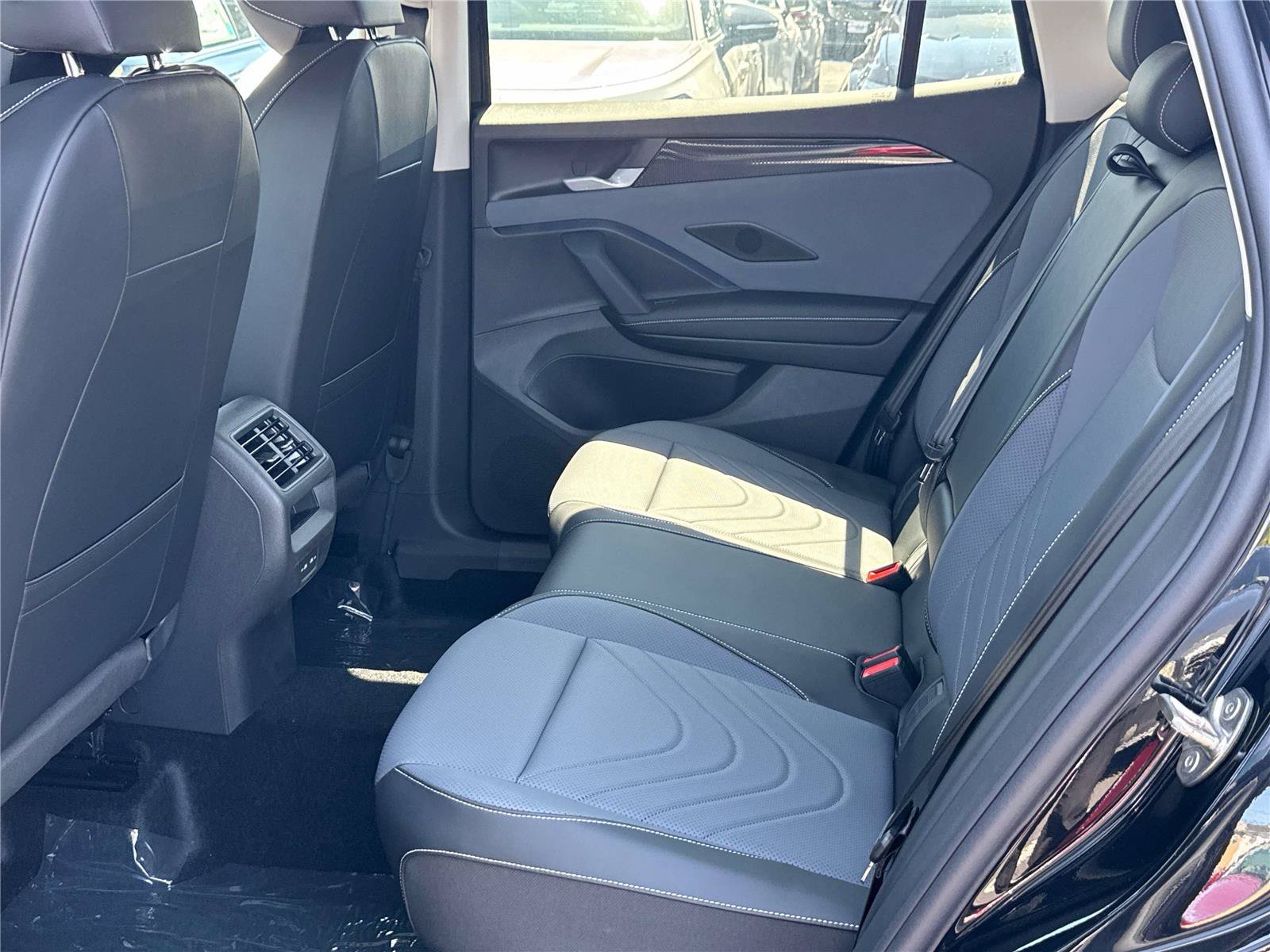 New 2026 Volkswagen Tiguan SE FWD image 28