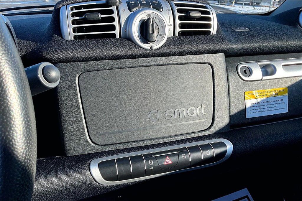 Used 2013 smart fortwo pure image 20