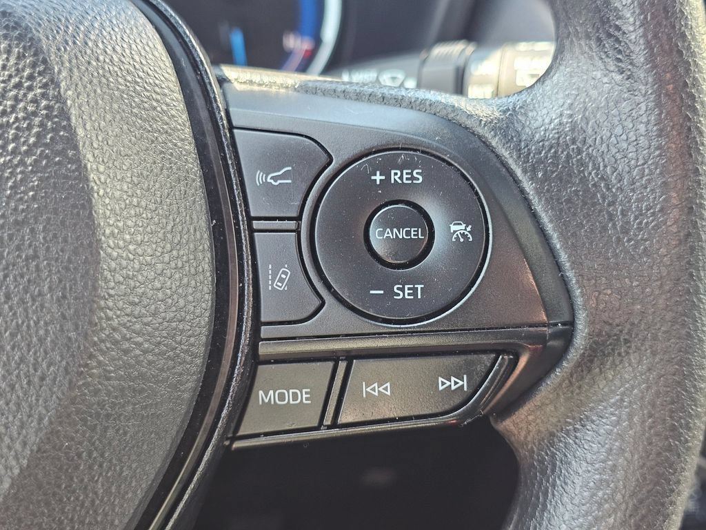 Used 2025 Toyota RAV4 XLE AWD/4WD image 25