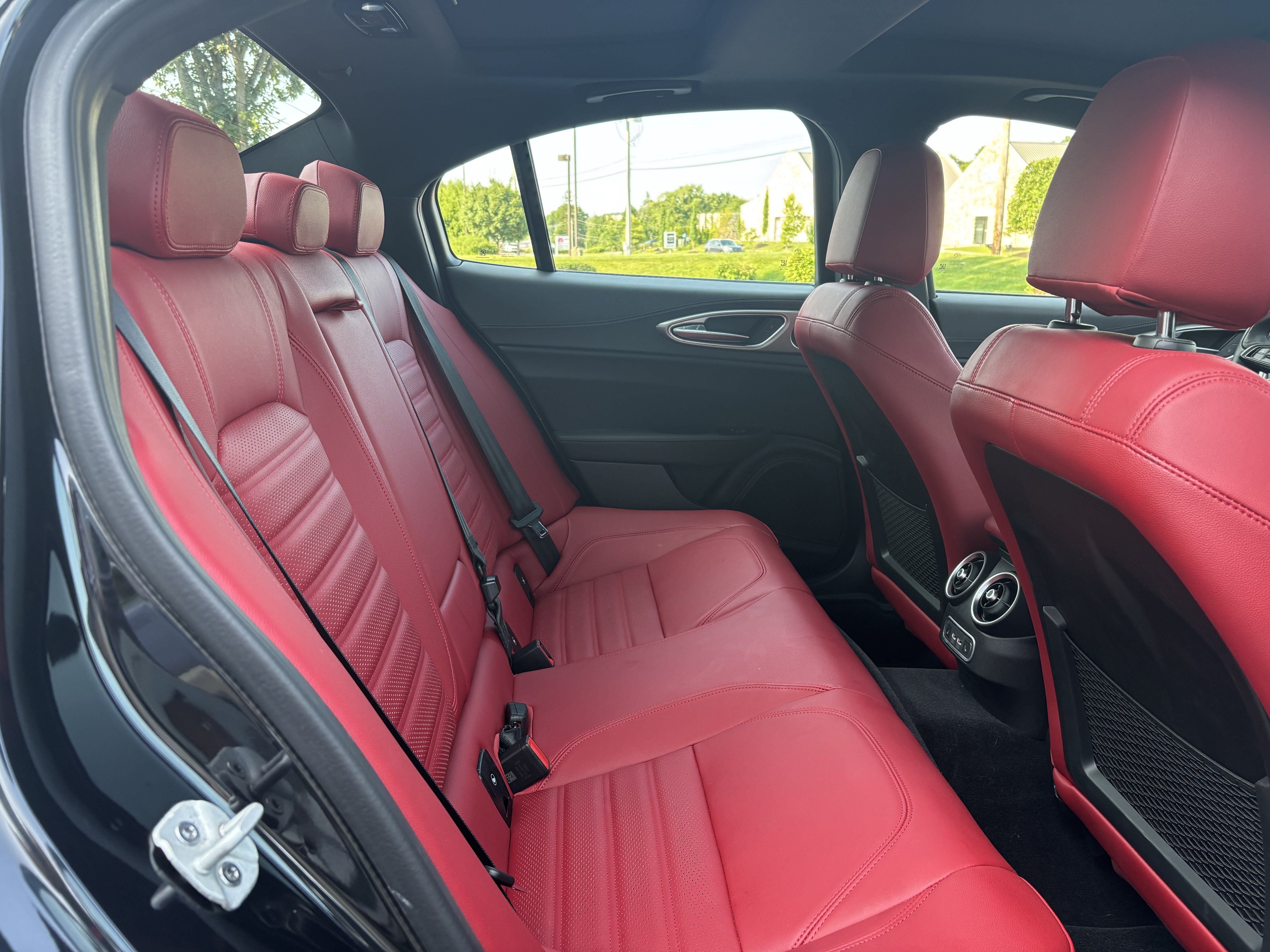 Used 2024 Alfa Romeo Giulia Veloce AWD/4WD image 17