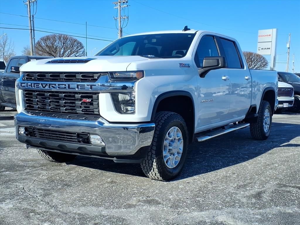 Used 2020 Chevrolet Silverado 2500 LT w/ Convenience Package image 3