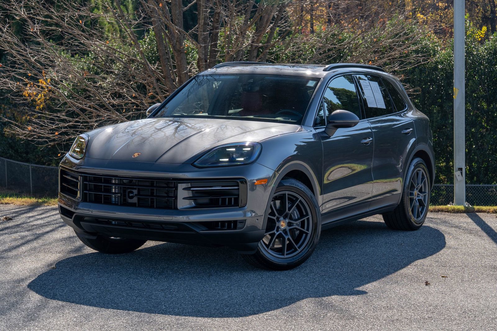 Certified 2025 Porsche Cayenne image 1