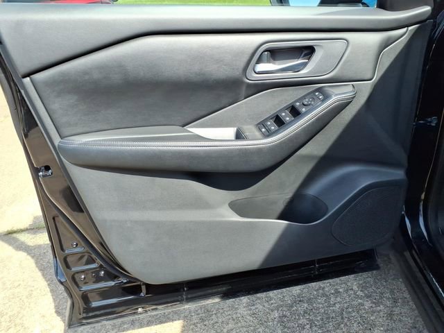 Used 2025 Nissan Rogue SV FWD image 20