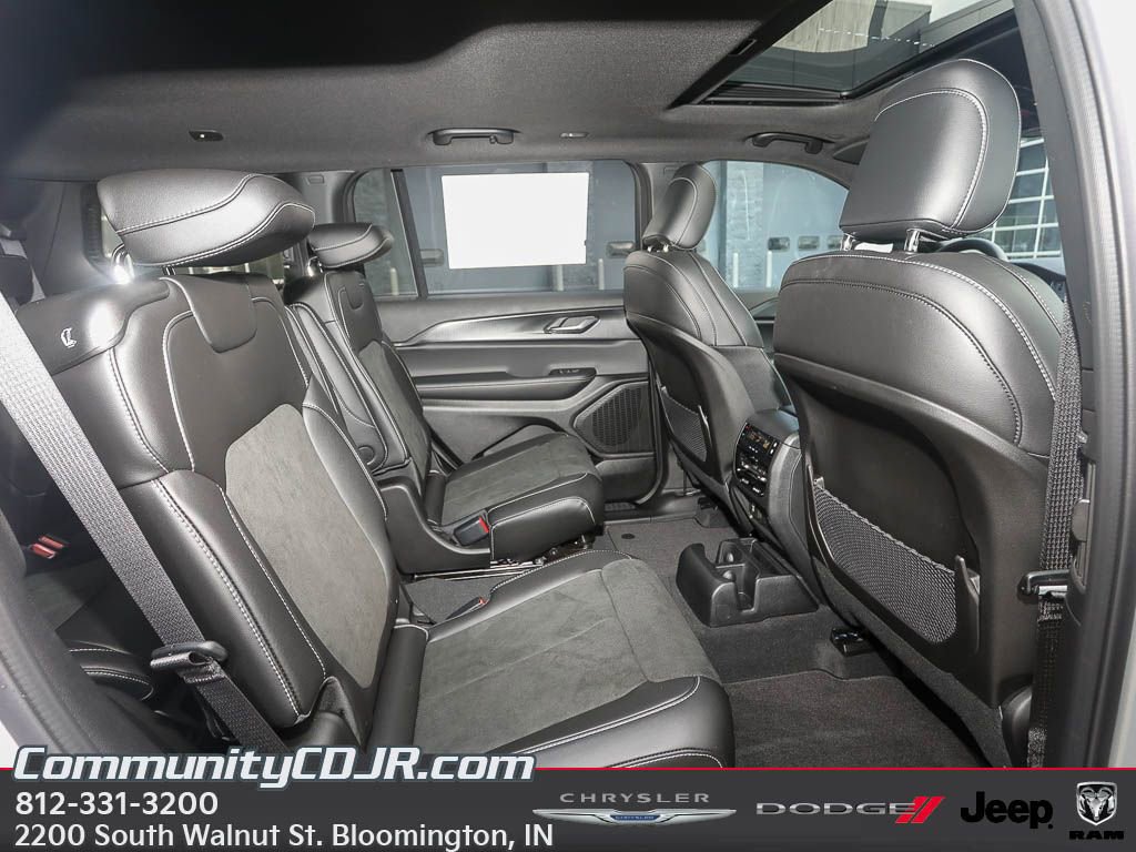 New 2025 Jeep Grand Cherokee L Altitude image 19