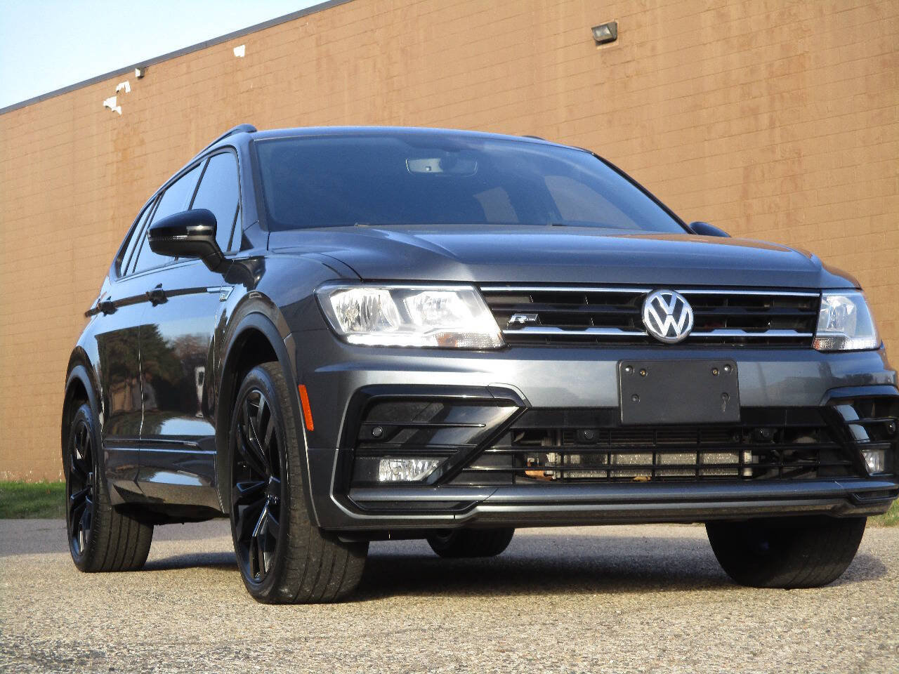 Used 2021 Volkswagen Tiguan SE R-Line FWD image 46