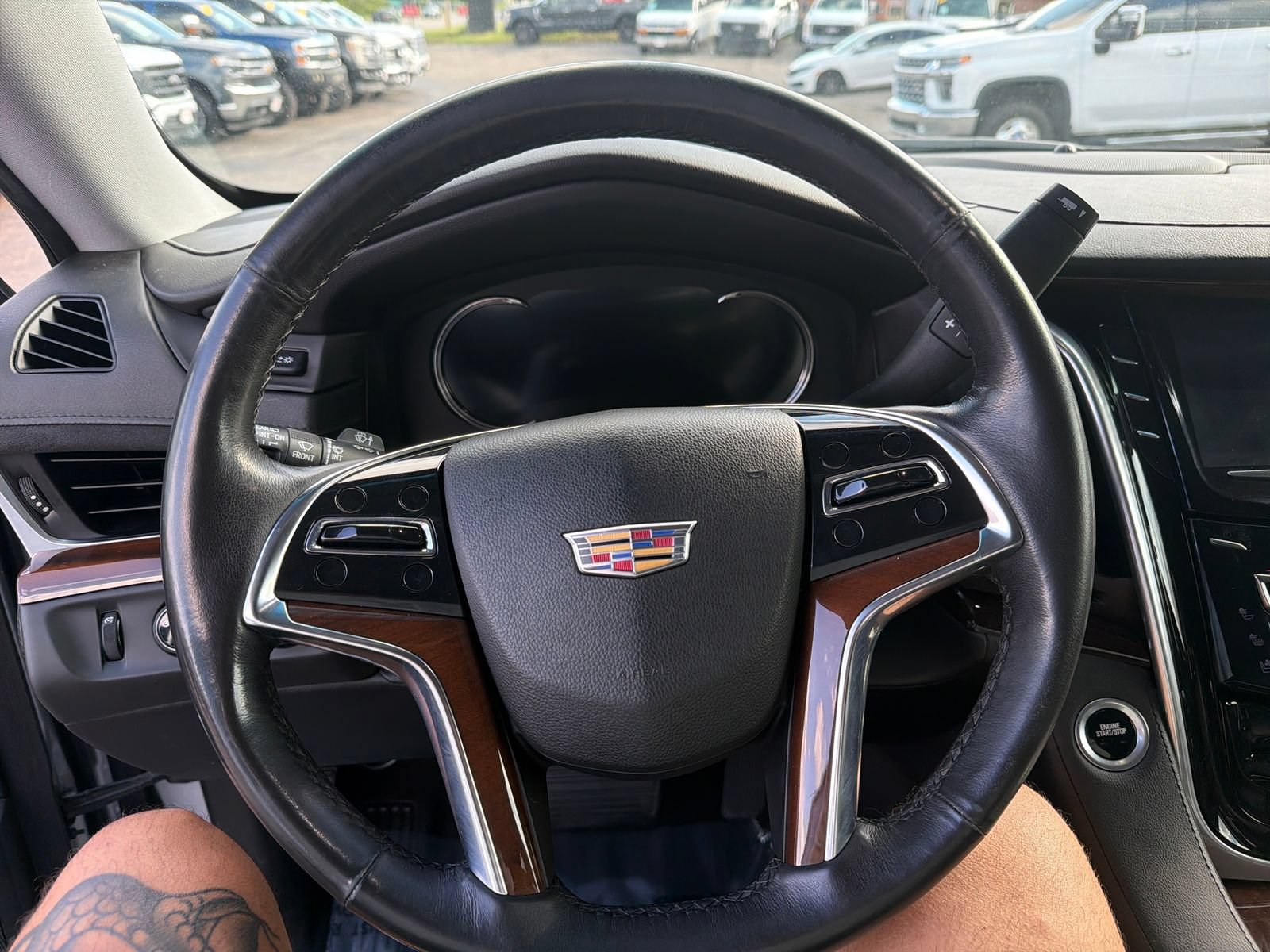 Used 2020 Cadillac Escalade Luxury AWD/4WD image 16