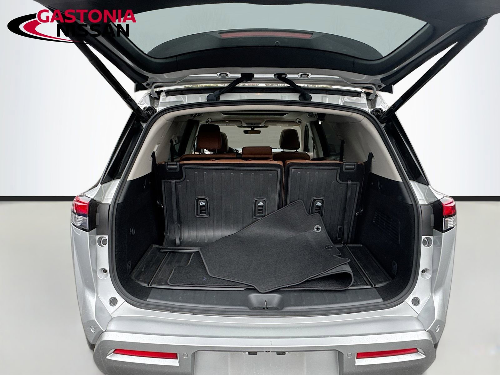 Used 2025 Nissan Pathfinder Platinum w/ Cargo Package image 35