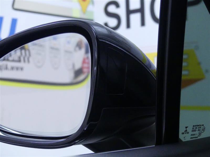 Used 2018 Porsche Macan Turbo image 25