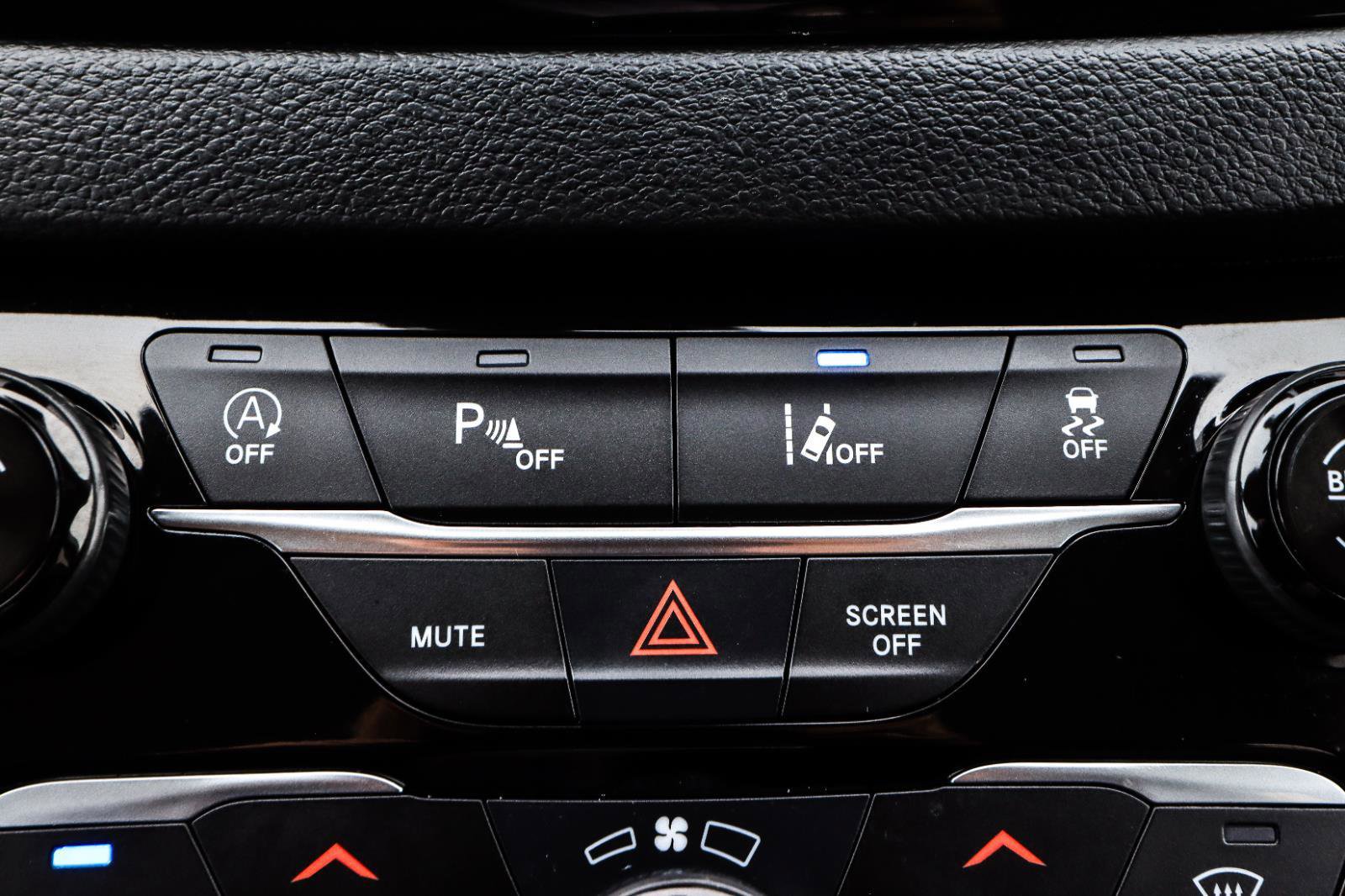Used 2023 Chrysler Pacifica Touring-L FWD image 12