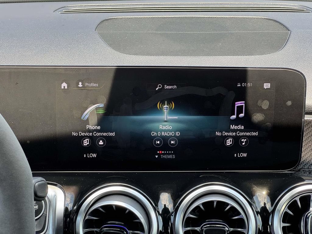 Used 2023 Mercedes-Benz GLB 35 AMG 4MATIC image 3