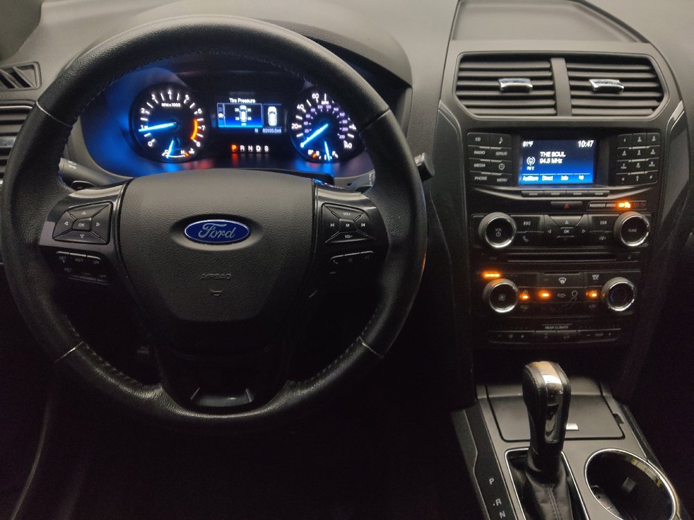 Used 2017 Ford Explorer XLT image 22