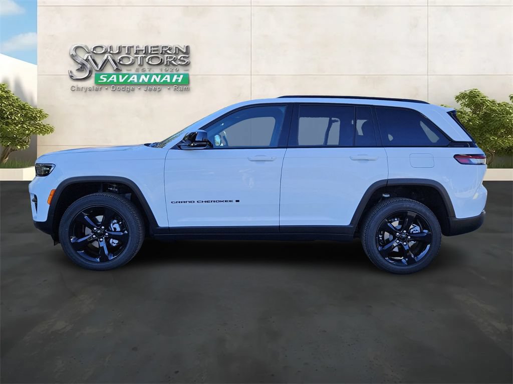 New 2025 Jeep Grand Cherokee Altitude RWD image 2