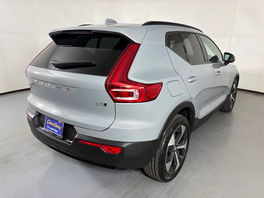 Used 2026 Volvo XC40 B5 Plus AWD/4WD image 8