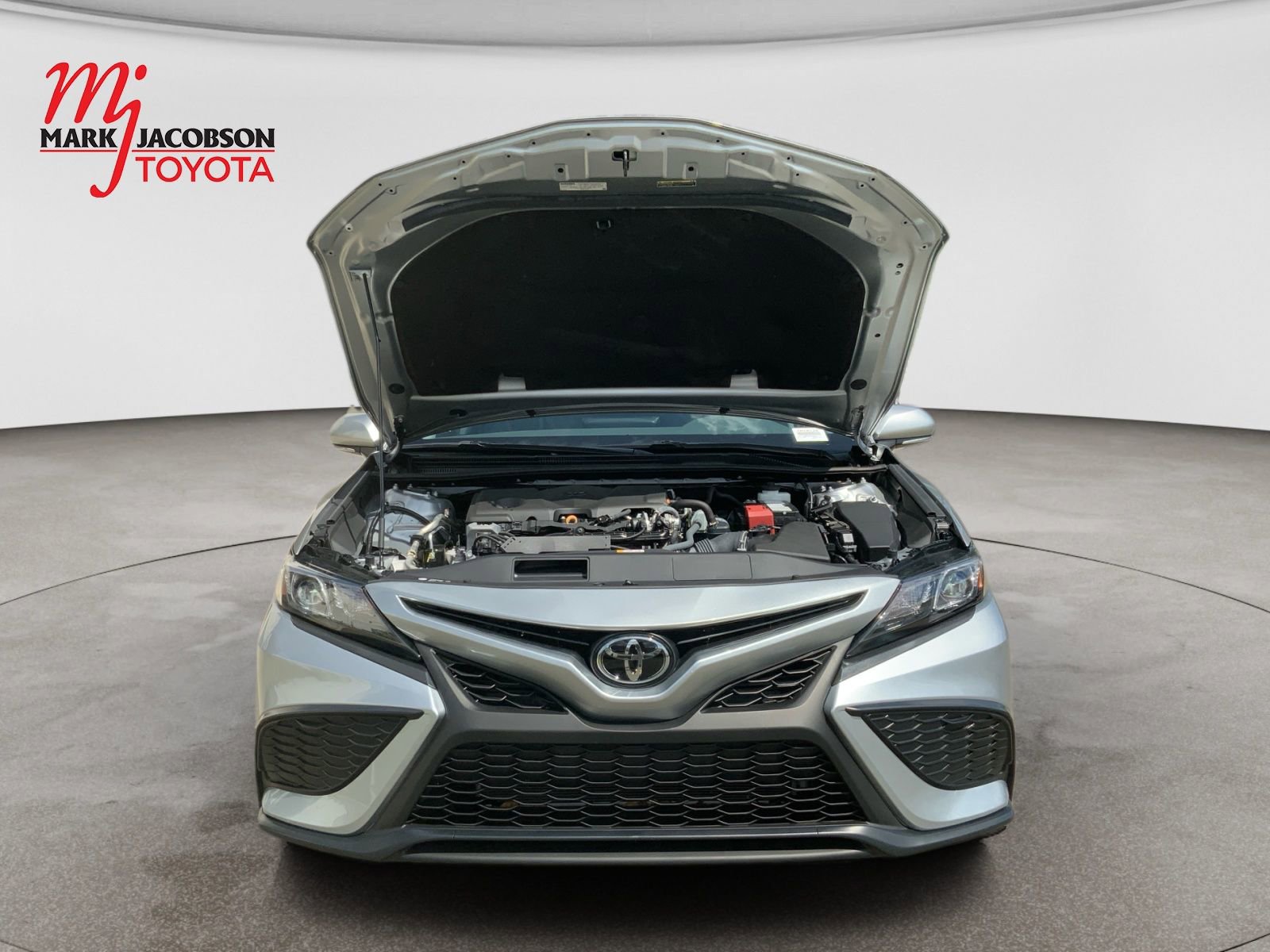 Used 2024 Toyota Camry SE w/ Cold Weather Package FWD image 26