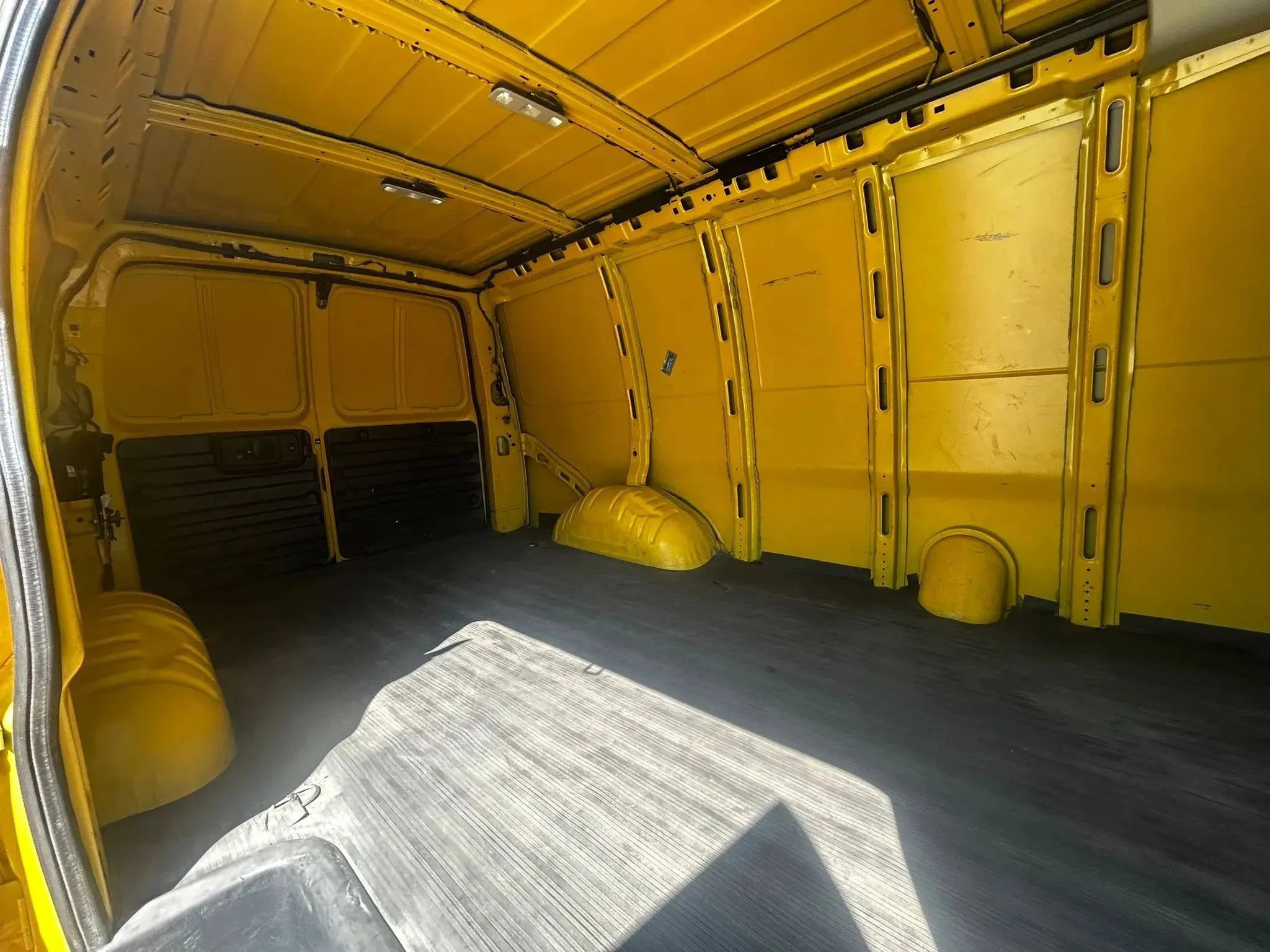Used 2023 Chevrolet Express 2500 RWD image 20