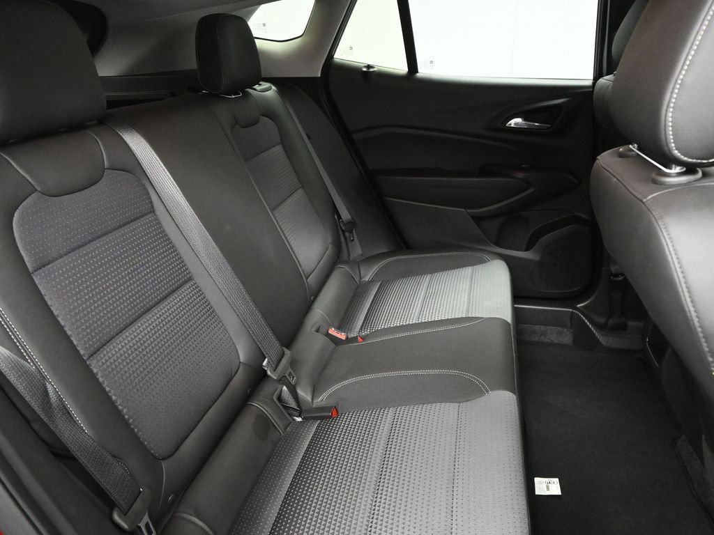 Used 2025 Chevrolet Trax LT w/ LT Convenience Package image 13