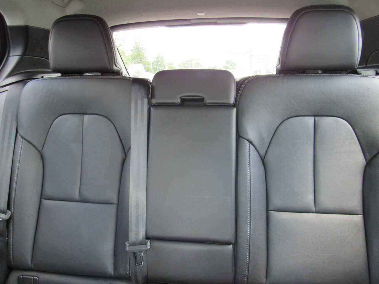 Used 2021 Volvo XC40 T5 Momentum image 21