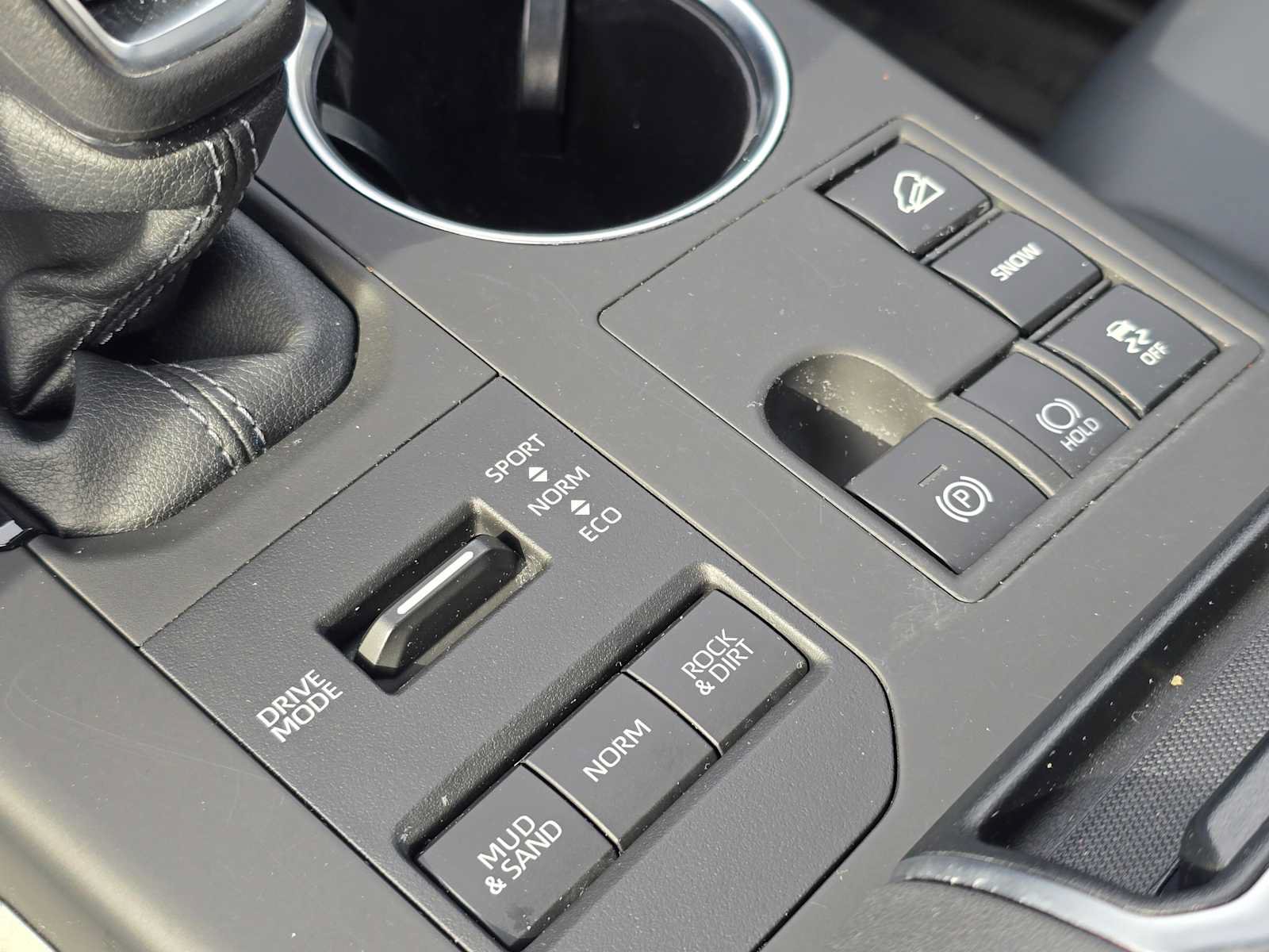 Used 2024 Toyota Highlander XLE AWD/4WD image 34