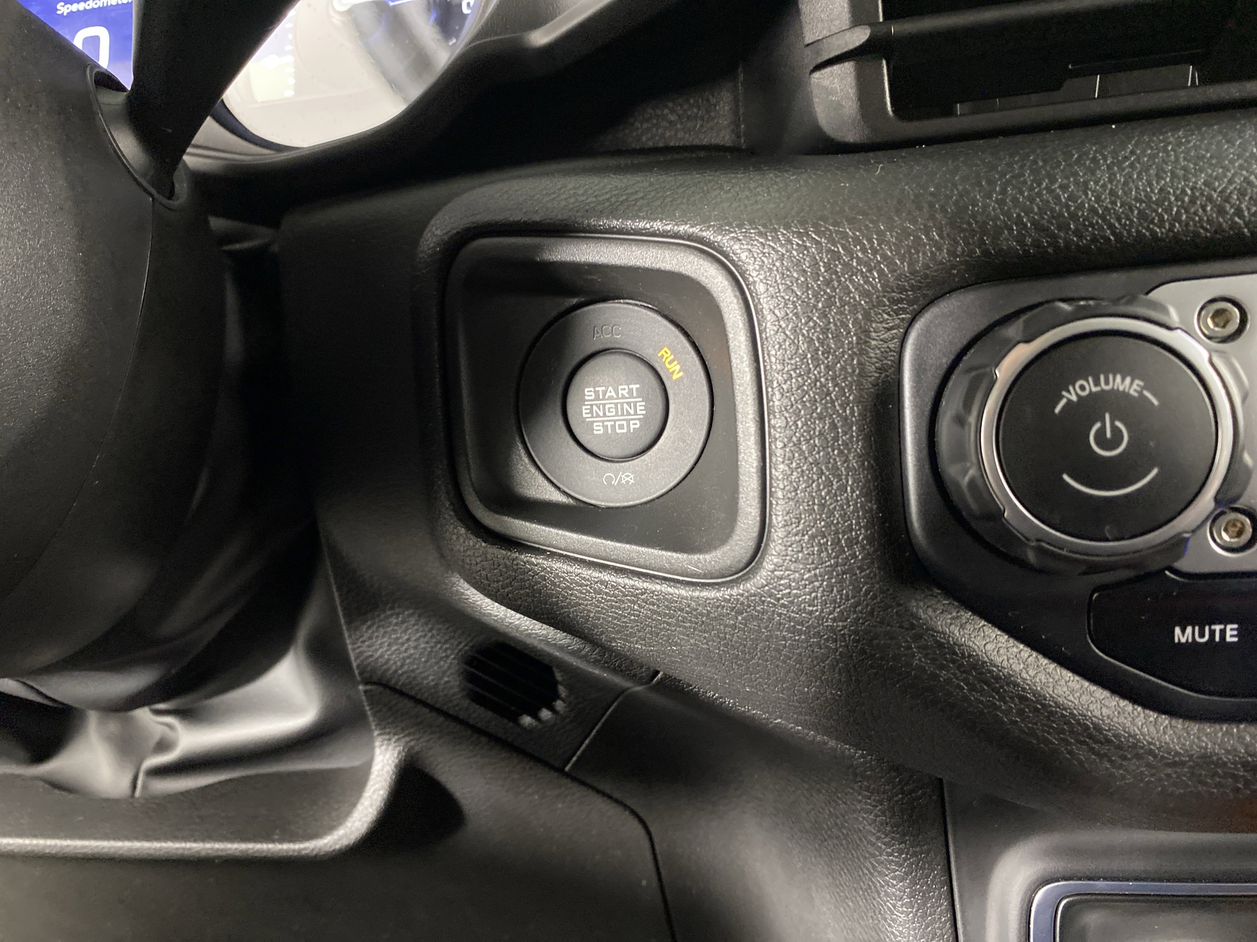 Used 2025 Jeep Wrangler Willys image 24