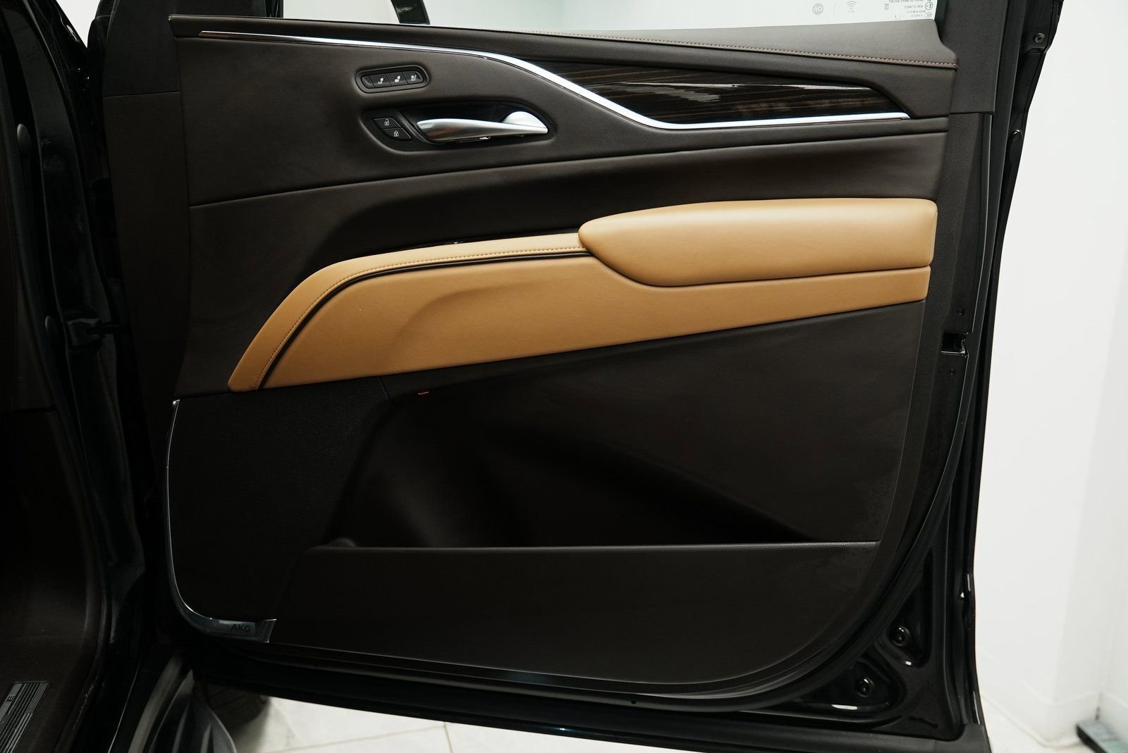 Used 2021 Cadillac Escalade ESV Premium Luxury image 17