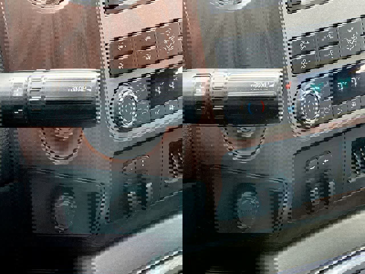 Used 2011 Ford F250 Lariat w/ Lariat Ultimate Pkg image 27