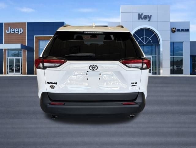 Used 2021 Toyota RAV4 XLE w/ Convenience Package AWD/4WD image 5