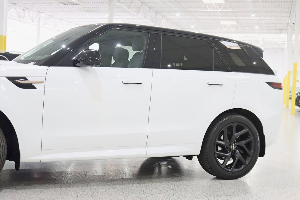 Used 2025 Land Rover Range Rover Sport Dynamic SE AWD/4WD image 4