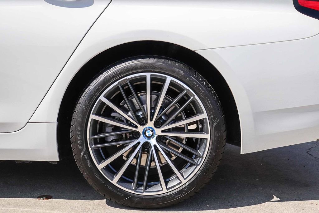 Used 2023 BMW 530e w/ Convenience Package image 10