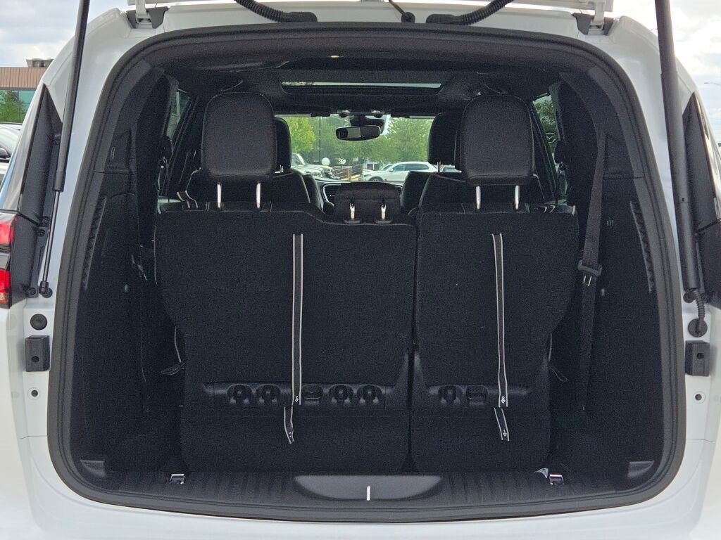 New 2026 Chrysler Pacifica Limited w/ S Appearance Package image 16