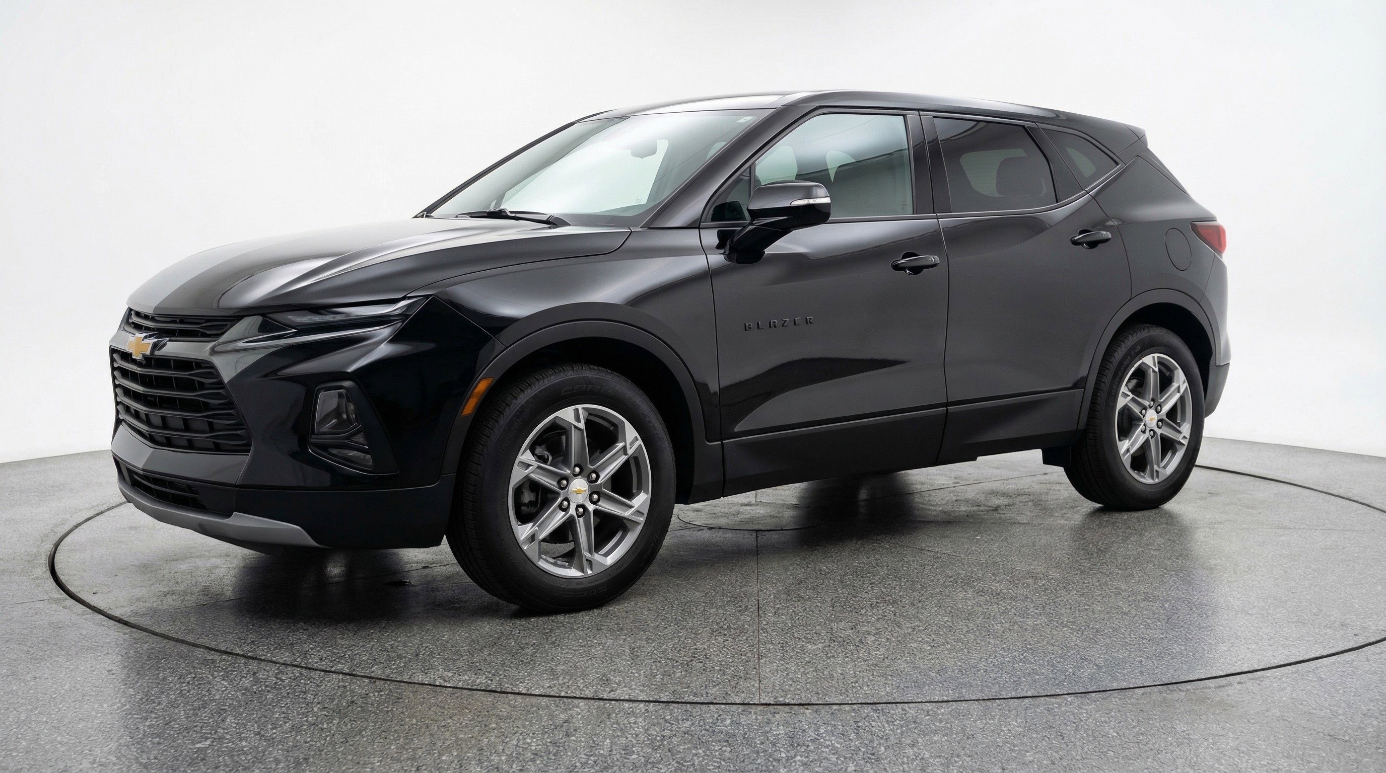 Used 2025 Chevrolet Blazer LT image 3