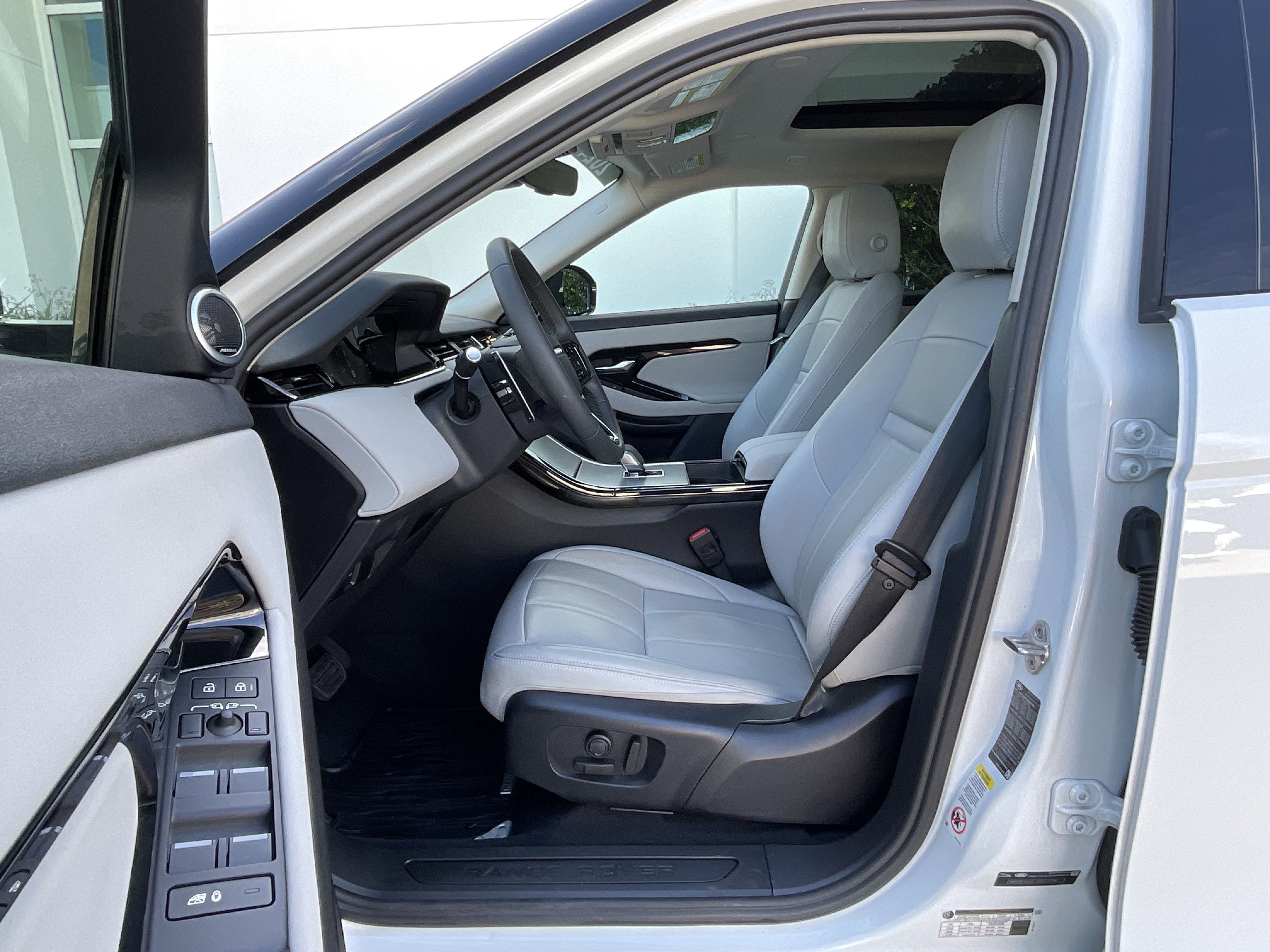 Used 2024 Land Rover Range Rover Evoque S image 12