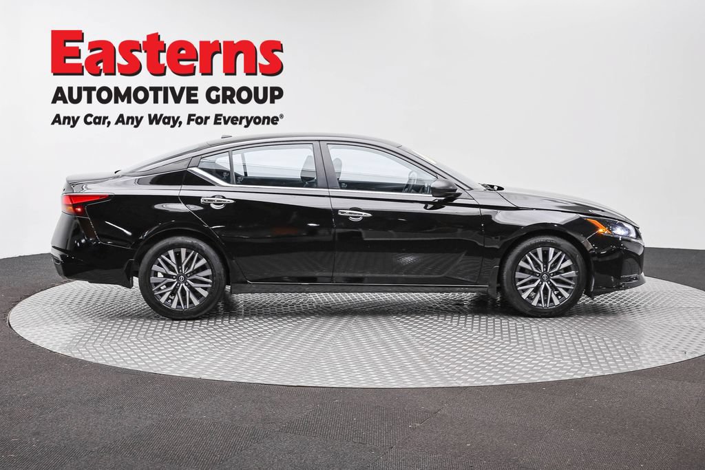 Used 2024 Nissan Altima 2.5 SV FWD image 5