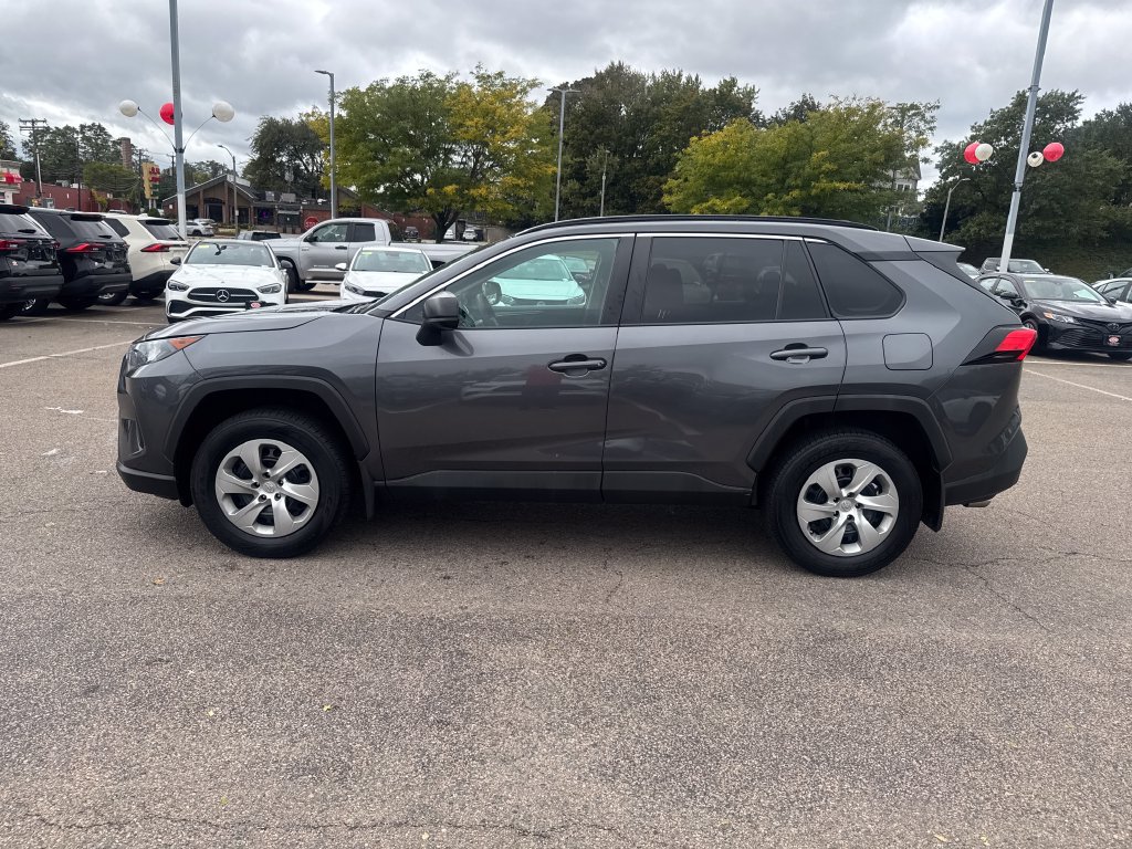 Used 2021 Toyota RAV4 LE AWD/4WD image 4