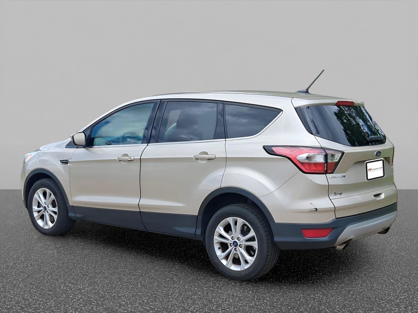 Used 2017 Ford Escape SE w/ SE Cold Weather Package AWD/4WD image 4