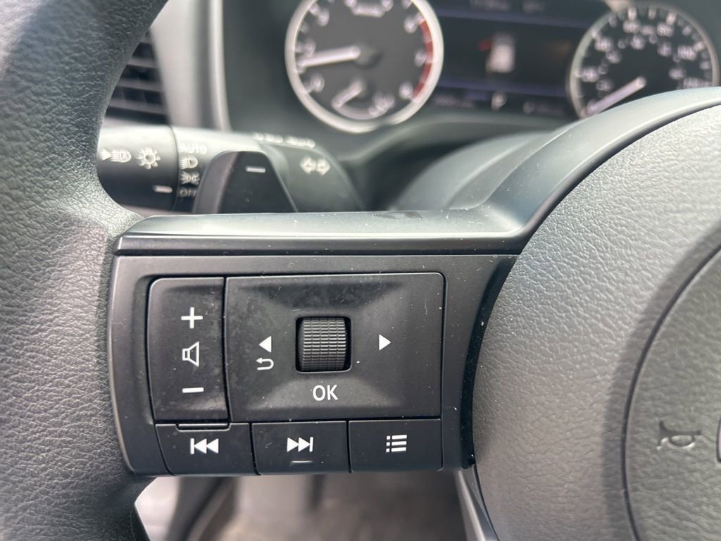 Used 2024 Nissan Rogue S image 9
