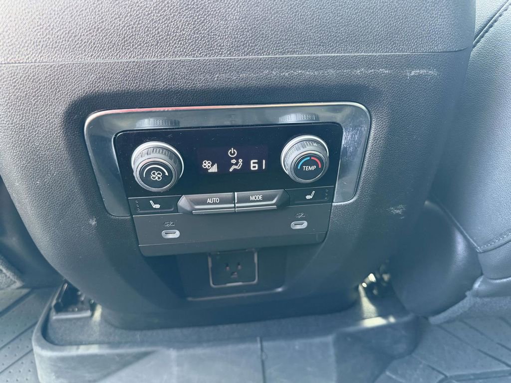 Used 2023 Chevrolet Tahoe Premier AWD/4WD image 25