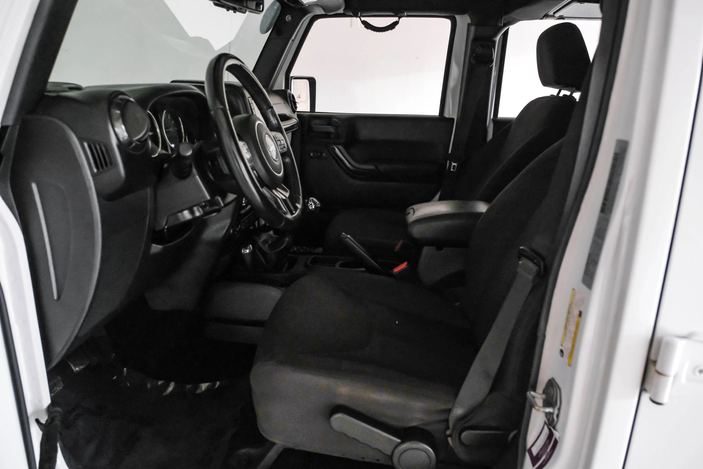 Used 2017 Jeep Wrangler Unlimited Sahara AWD/4WD image 10