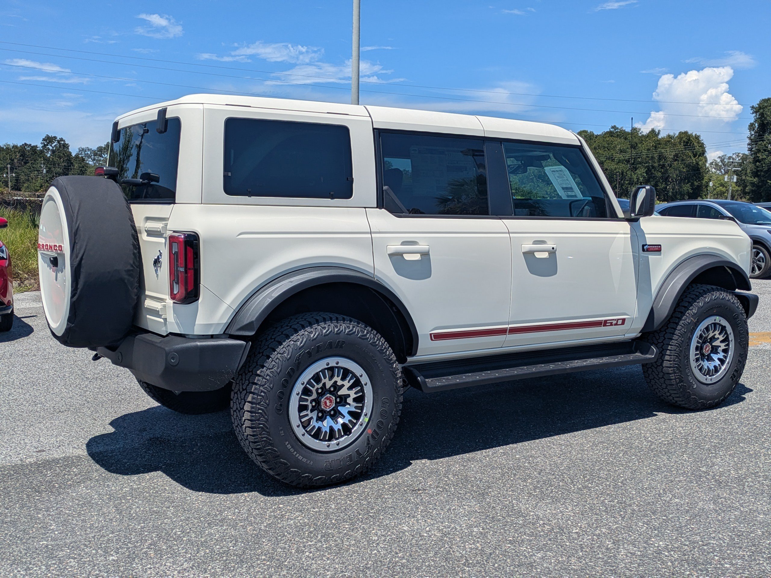New 2026 Ford Bronco Outer Banks w/ Sasquatch Package AWD/4WD image 4