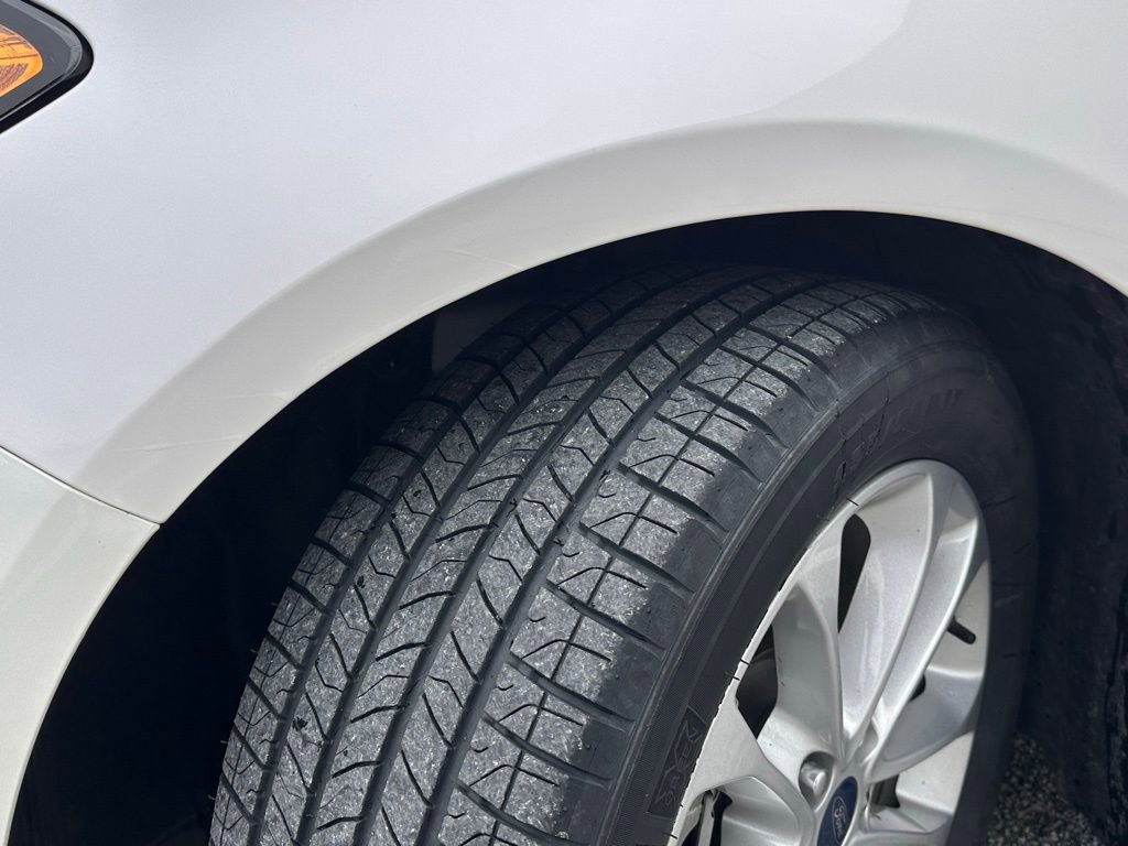 Used 2020 Ford Fusion SE image 9