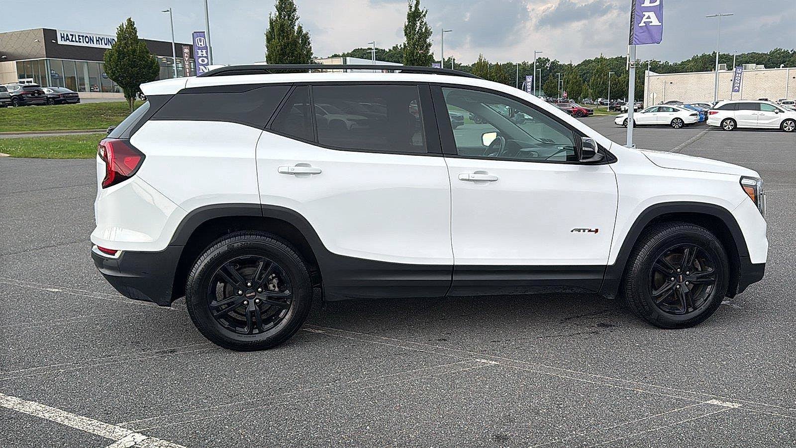 Used 2022 GMC Terrain AT4 AWD/4WD image 4