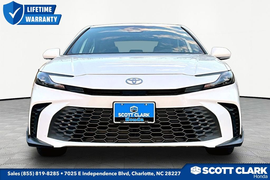 Used 2025 Toyota Camry SE image 2