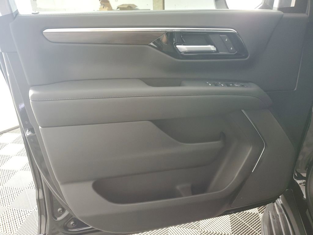 New 2026 Chevrolet Suburban LS image 27