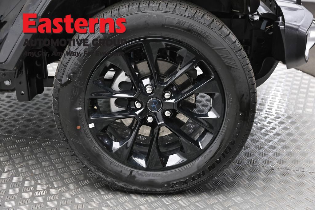 Used 2025 Jeep Wrangler Unlimited Sahara w/ Safety Group image 31