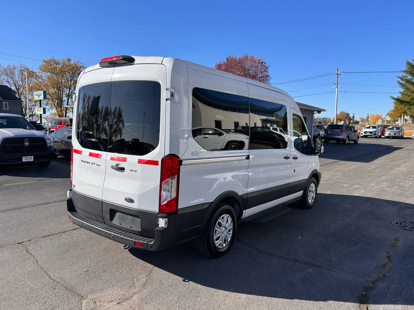 Used 2019 Ford Transit 150 XLT image 3