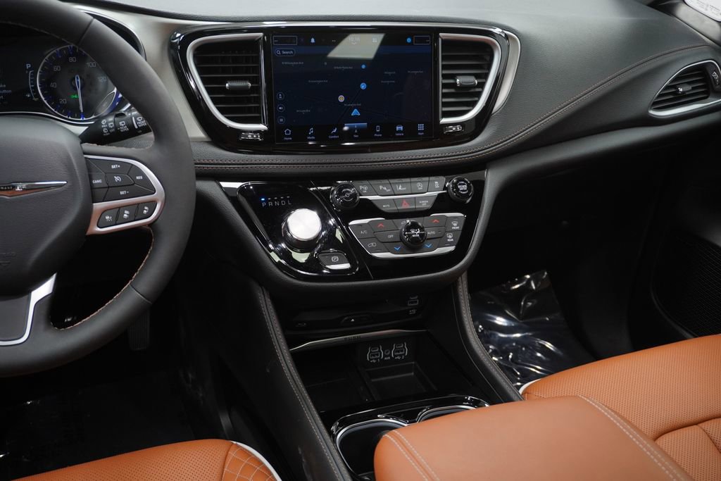 Used 2024 Chrysler Pacifica Pinnacle image 24