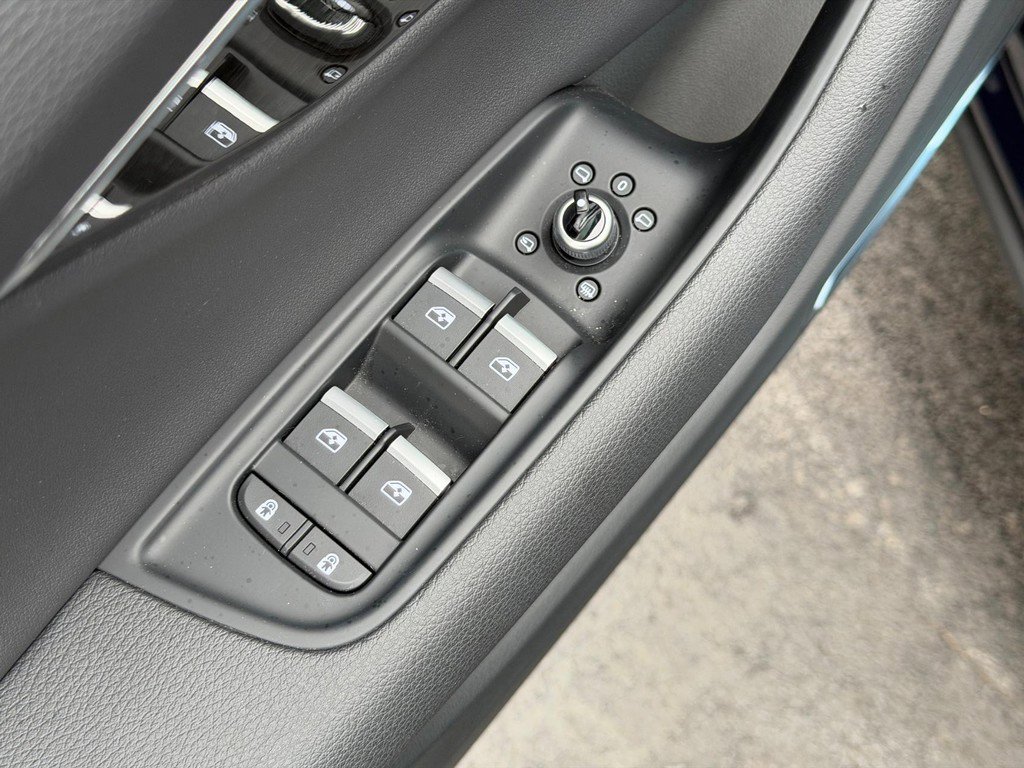 Used 2025 Audi Q7 2.0T Premium w/ Convenience Plus Package image 17