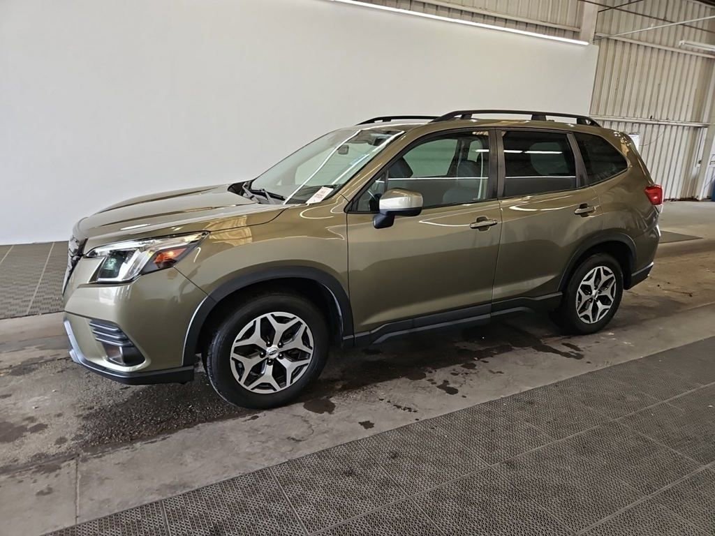 Used 2023 Subaru Forester Premium AWD/4WD image 2