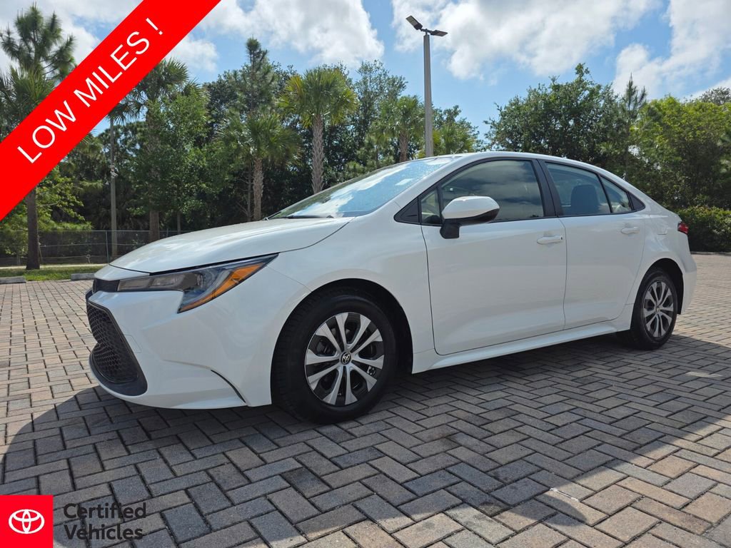 Certified 2022 Toyota Corolla LE FWD image 3