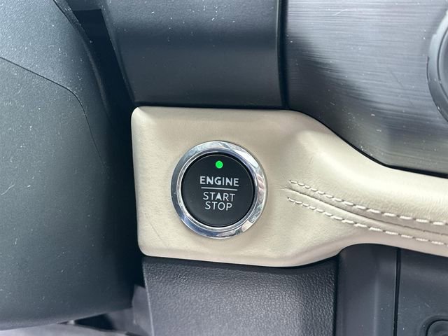 Used 2023 Ford Expedition Platinum image 17